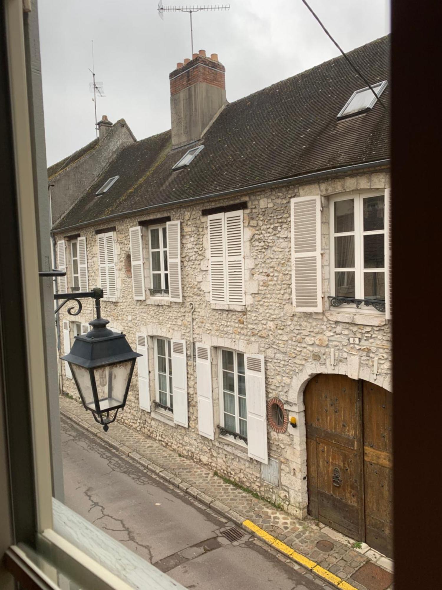 Le Gite Entre Val Et Rose Provins Eksteriør billede